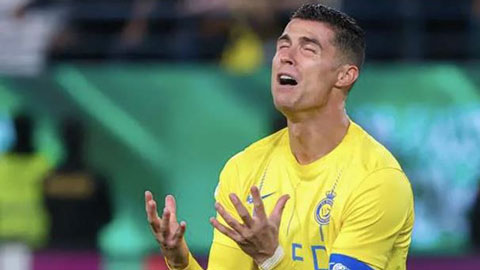 Cận cảnh pha bỏ lỡ khó tin của Ronaldo ngày Al Nassr bị loại
