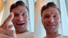 Thomas Muller 'giở trò' với Arsenal