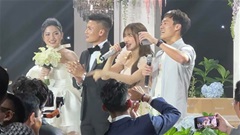 Văn Toàn 'quẩy' cực sung cùng Hòa Minzy ở đám cưới Quang Hải