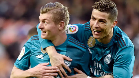 Ronaldo gửi thông điệp đẳng cấp đến Kroos