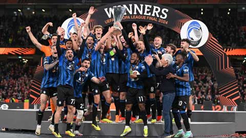 Giây phút Atalanta lần đầu tiên nâng cao chiếc cúp vô địch Europa League