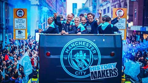  Rước cúp vô địch NHA, Man City nhuộm xanh thành Manchester