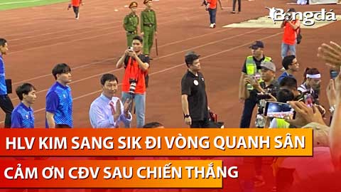 HLV Kim Sang Sik đi vòng quanh sân cảm ơn CĐV, thầy Park thở phào khi Tuấn Hải ghi bàn