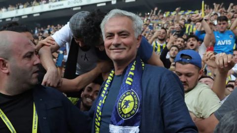 Mourinho trở lại Top 10 HLV lương cao nhất thế giới