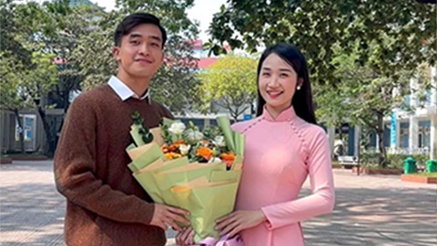 ‘Hot boy’ U23 Việt Nam hạnh phúc bên cô giáo tiểu học hơn 6 tuổi