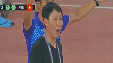 Phản ứng của HLV Kim Sang Sik khi ĐT Việt Nam mất penalty 