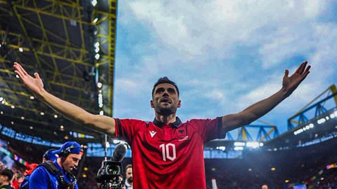 Cầu thủ Albania đi vào lịch sử EURO sau bàn thắng vào lưới Italia