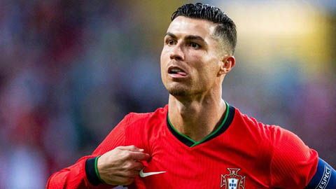 Ronaldo vẫn muốn chơi ở cả EURO lẫn World Cup, Figo nói gì?