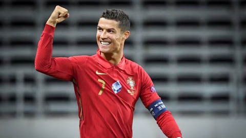 Ronaldo ghi tên vào lịch sử EURO