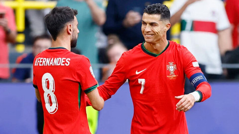Lộ lý do Ronaldo nhường bàn thắng cho Bruno Fernandes