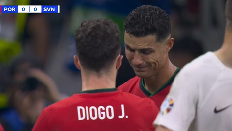 Ronaldo khóc nấc sau khi đá hỏng 11 mét