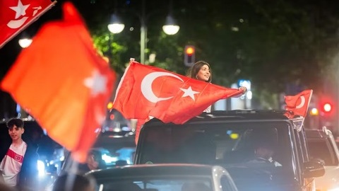 Những lá cờ Thổ Nhĩ Kỳ tung bay ở Berlin
