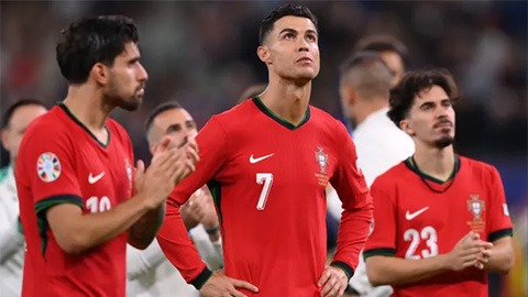Tranh cãi dữ dội ở quả đá 11 mét của Ronaldo