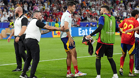 Nhân viên an ninh khiến Morata chấn thương
