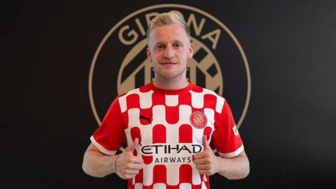 Chính thức: MU bán xong Van de Beek cho Girona