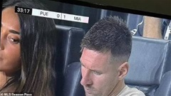 Cú 'liếc mắt' gây bão của 'nóc nhà' Lionel Messi