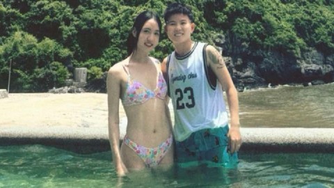 Hậu vệ ĐT nữ Việt Nam diện bikini gợi cảm bên người yêu