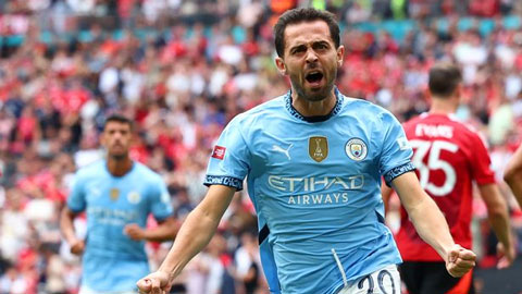 Bernardo Silva lẽ ra đã bị thẻ đỏ trước khi gỡ hòa cho Man City?