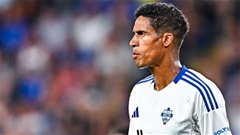 Varane chấn thương ngay trận ra mắt đội của Fabregas 