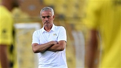 Mourinho bị tiền đạo đối phương dằn mặt 