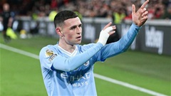 Phil Foden từng đá bóng ‘cắm mặt xuống đất’