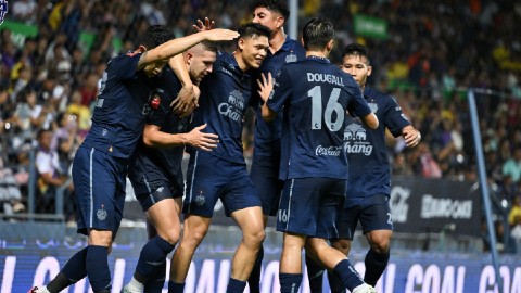 Theerathon Bunmathan vắng mặt trong đội hình Buriram United đấu CAHN