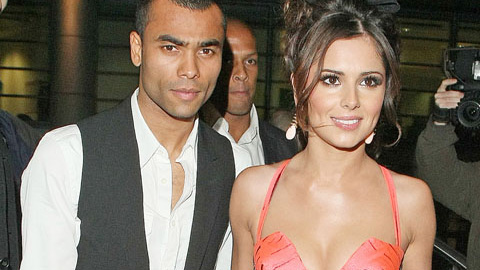 Ashley Cole dính scandal khỏa thân khi bị bắt nhịn sex 