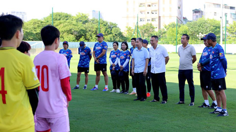 Lãnh đạo VFF gặp mặt ĐT nữ Việt Nam trước chuyến tập huấn tại Cộng hòa Séc