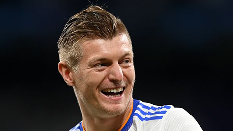 Toni Kroos 'trù ẻo' Barca