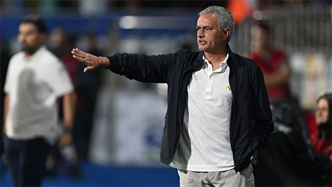 Mourinho có 2 quân bài 'làm quà' cho MU