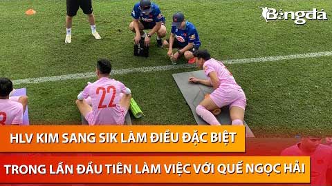 HLV Kim Sang Sik làm hành động đặc biệt trong lần đầu tiên làm việc cùng Quế Ngọc Hải