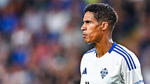 Varane sắp bị CLB của Fabregas thanh lý hợp đồng sau... 1 tháng