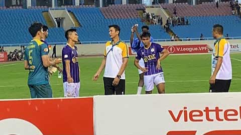 Hà Nội FC thua ngược Viettel: Xuân Mạnh tức giận vì hàng thủ như mơ ngủ