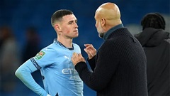 Guardiola 'dạy bảo' Foden ngay trên sân