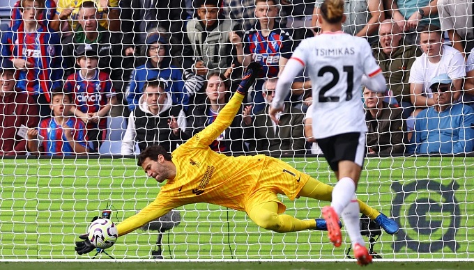 Trực tiếp Crystal Palace 0-1 Liverpool: Alisson cứu thua liên tục