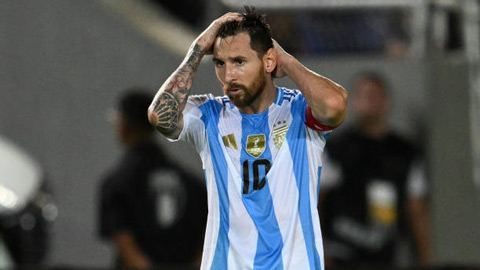 Messi có trẻ lại 10 tuổi cũng chẳng thể đá bóng trên mặt ruộng!