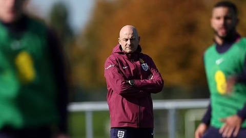 Lee Carsley xin cạch sơ đồ không tiền đạo