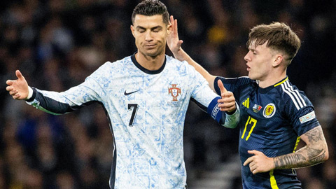 Ronaldo có hành động đáng xấu hổ với trọng tài và cầu thủ Scotland