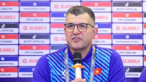 HLV Roland: 'U17 Kyrgyzstan đã phá lối chơi của U17 Việt Nam'