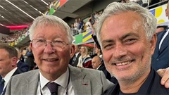 Mourinho nghĩ gì về việc Sir Alex bị MU sa thải?