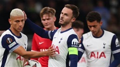 Cầu thủ Tottenham tranh đá penalty