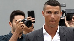 Cristiano Ronaldo bị trùm hacker lôi ra tòa