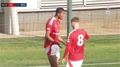 Thần đồng Chido Obi-Martin lập hat-trick trong trận ra mắt U18 MU