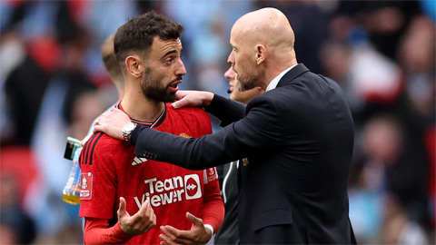 Bruno Fernandes 'khóc' thầy Ten Hag