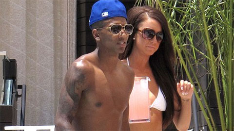 Ashley Young nghiện tình dục bừa bãi