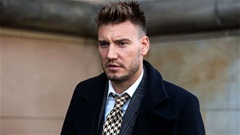 Nicklas Bendtner bị tấn công bằng dao