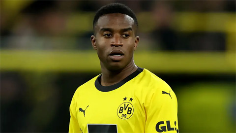 Dortmund lên tiếng việc thần đồng Moukoko bị cáo buộc gian lận tuổi