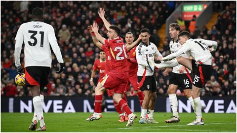 Liverpool hòa Fulham hóa lại hay