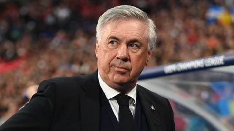 Wenger trêu đùa Ancelotti khi lên nhận giải thưởng