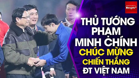 Thủ tướng Phạm Minh Chính xuống sân chúc mừng ĐTVN và bế con trai Quang Hải trước khi rời Việt Trì